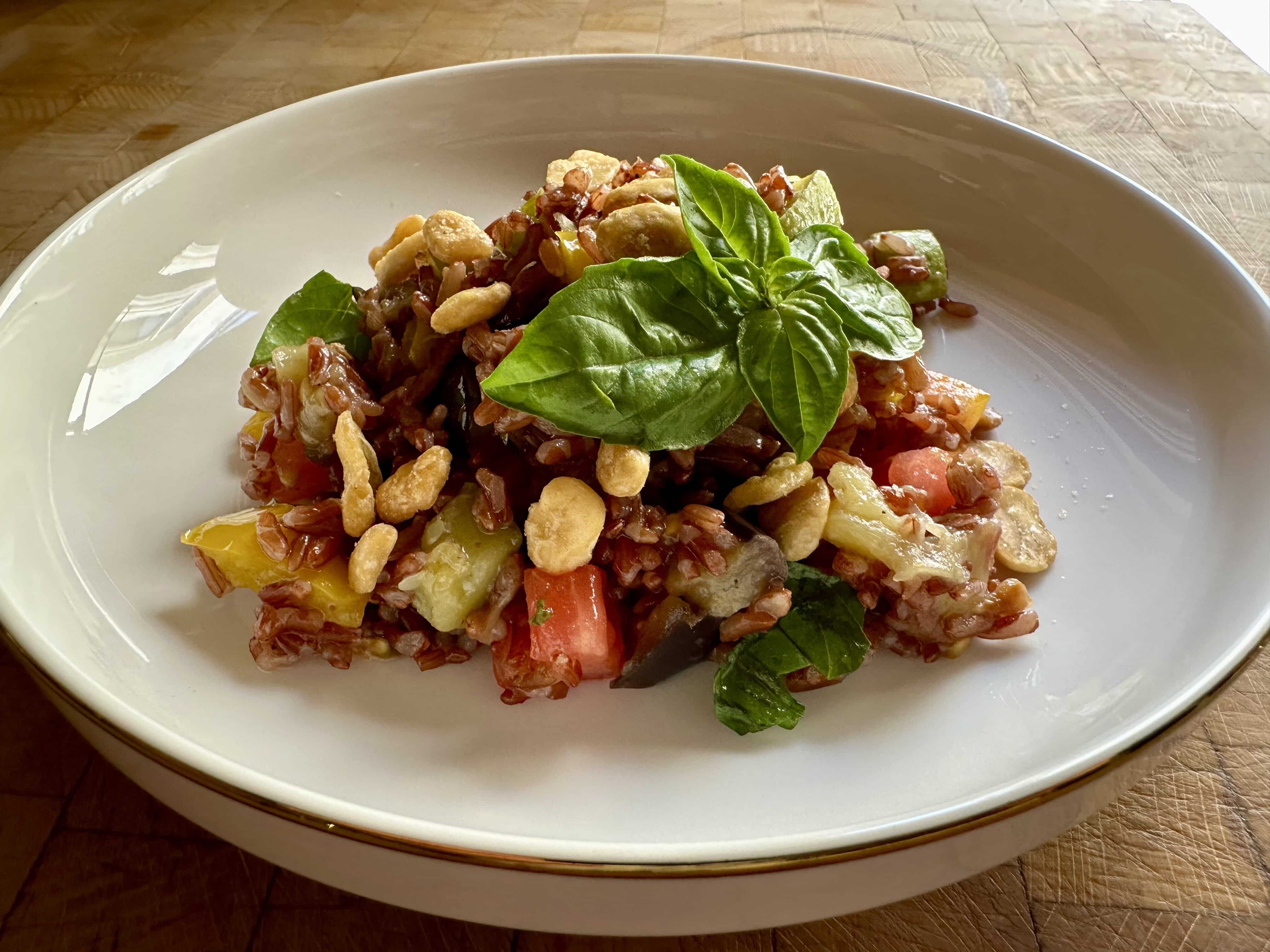 Arroz rojo y verduras